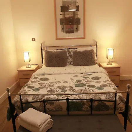 Stunning 2-bed In Appartamento *