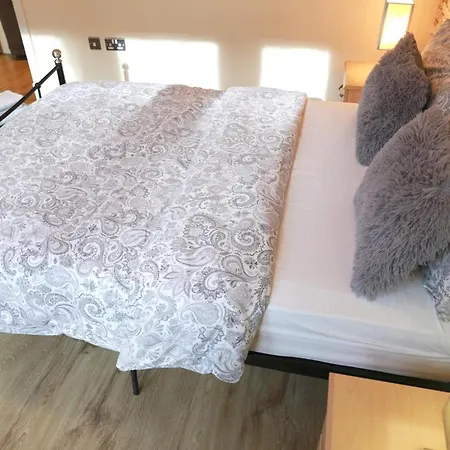 Stunning 2-bed In Appartamento *